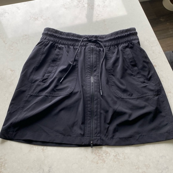 Athleta Dresses & Skirts - Athleta Black Athletic Zipper Detail Skort
- Size 10T